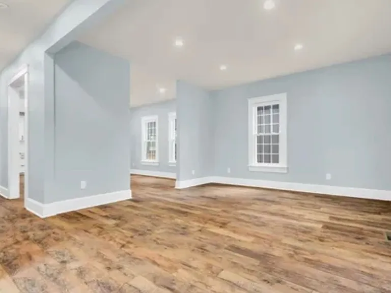 106 Grace St — Photo 4