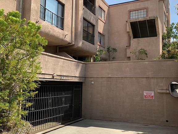 3rd image of 818 S Marengo Ave APT 106
