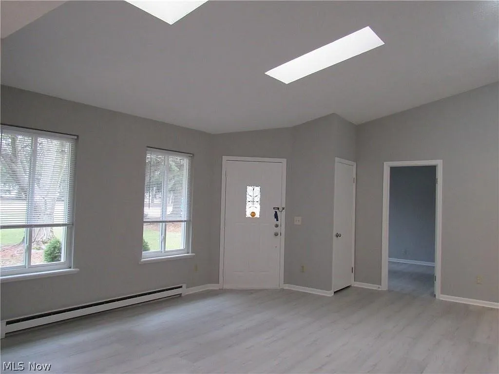 3 bed, 1329 sqft, $1,995 — Photo 4