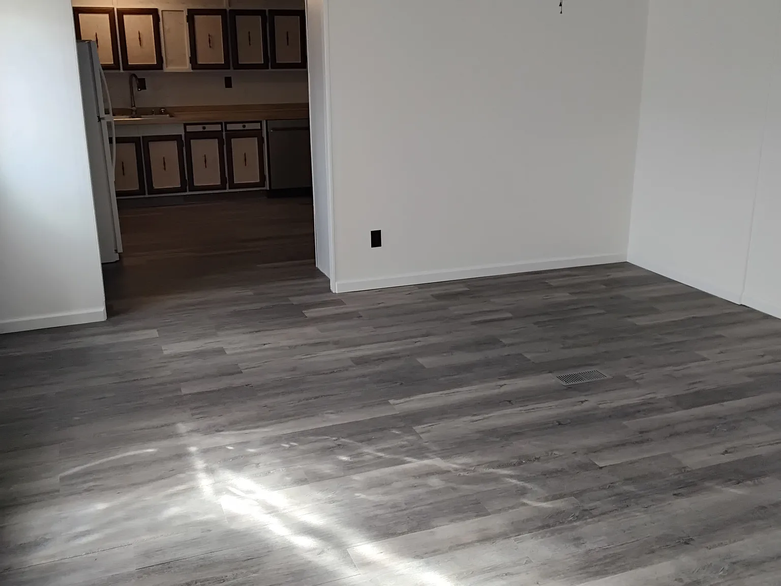 3 bed, 1200 sqft, $1,300 — Photo 1