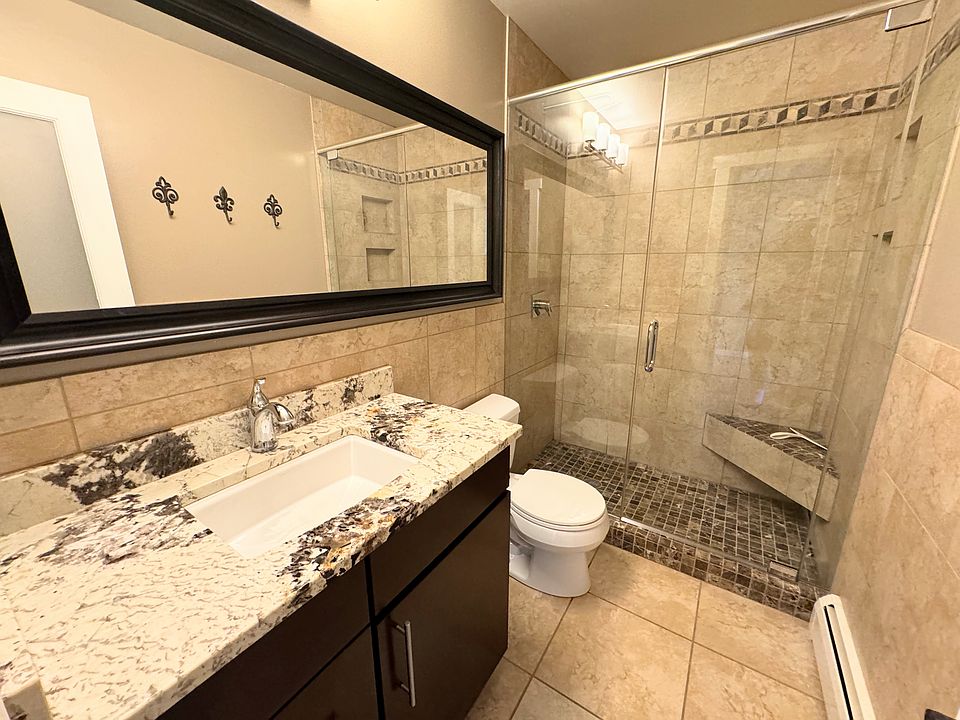 2nd image of 830 20th St APT 312