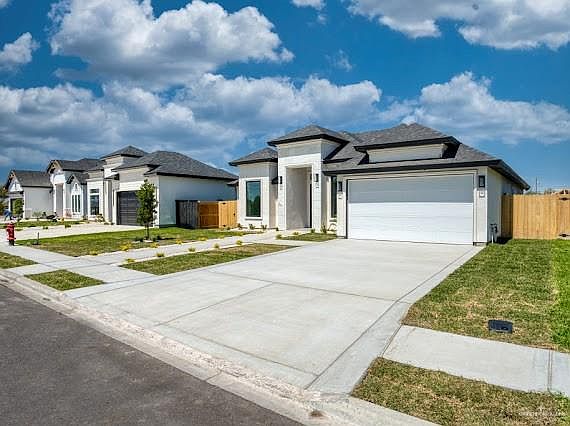 3rd image of 900 Ramirez St