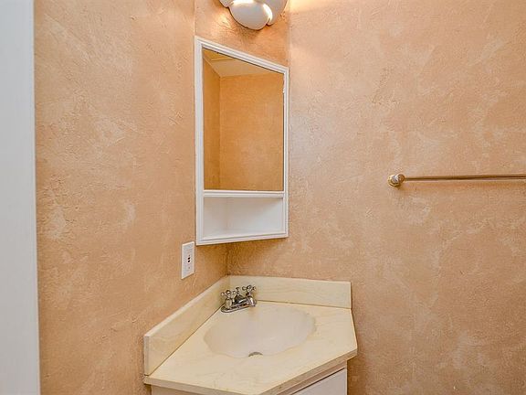 4th image of 5805 Doliver Dr #68