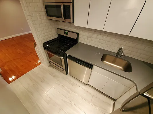 Rented by Metro Garden Realty NYC | media 7