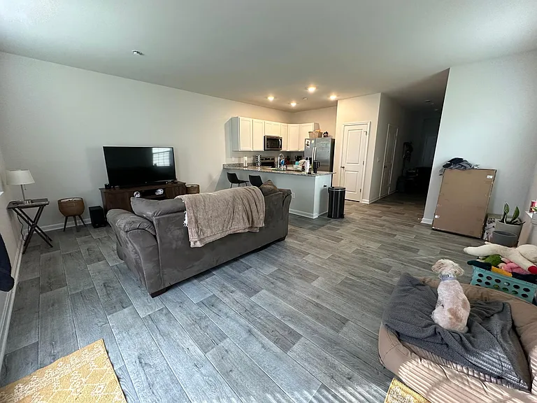 411 Tevis St — Photo 14