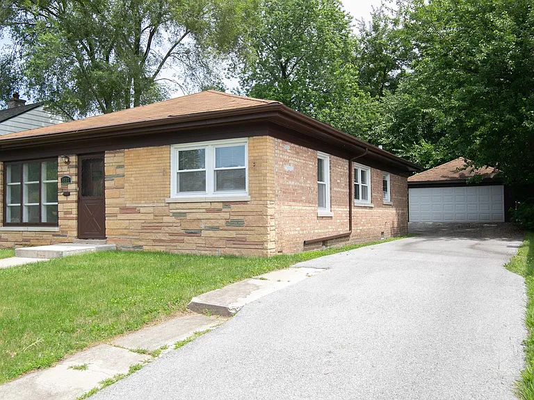 8837 S Talman Ave — Photo 2
