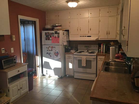2nd image of 624 Lakeshore Dr