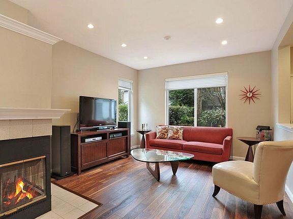 5th image of 18014 NE 95th Ct Unit 1