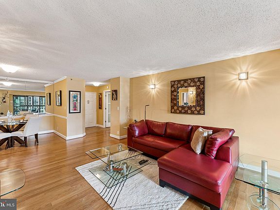 3rd image of 1600 N Oak St APT 1416