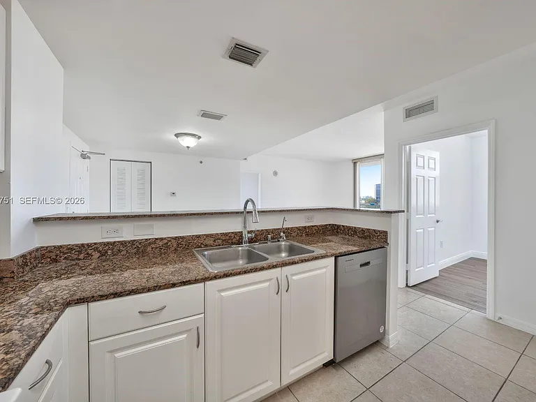 215 SW 42nd Ave #507 — Photo 8