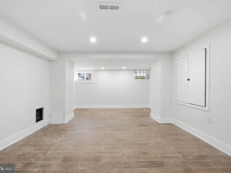 512 S Yewdall St — Photo 32