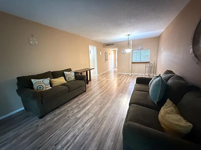 2 bed, 2.0 bath, 960 sqft, $2,400 — Photo 4