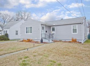 28 Barton St, Springfield, MA 01104