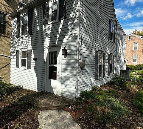2nd image of 124 E Main St