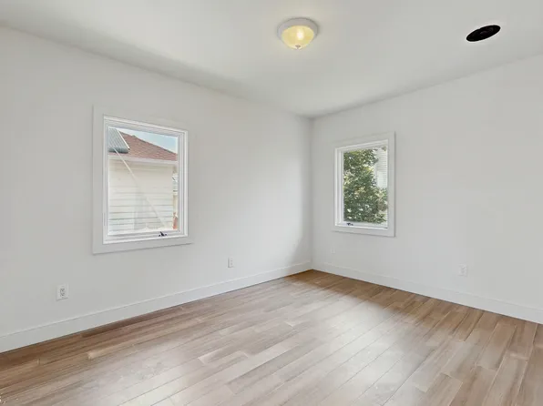 3912 Lyme Avenue image 12 of 23