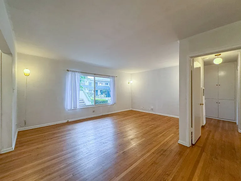2033 Euclid St #6 — Photo 2