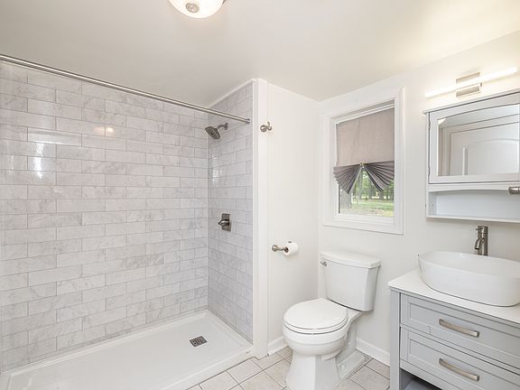 Shared Primary Bathroom