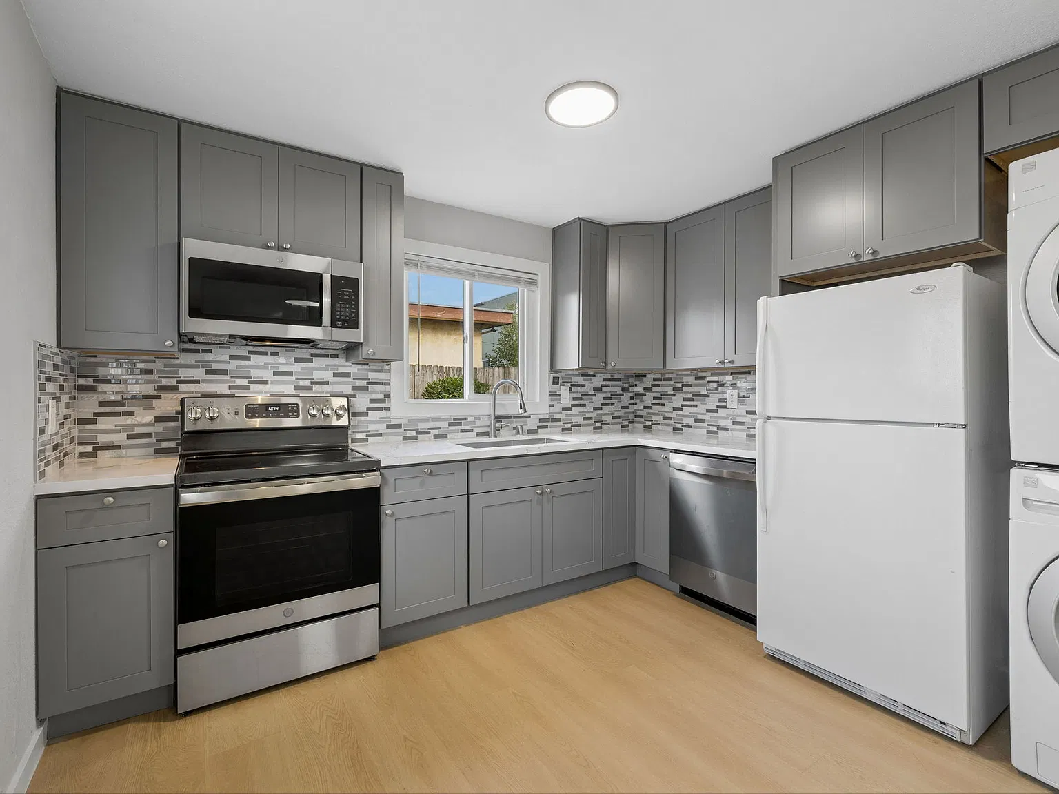 2 bed, 716 sqft, $2,248 — Photo 4