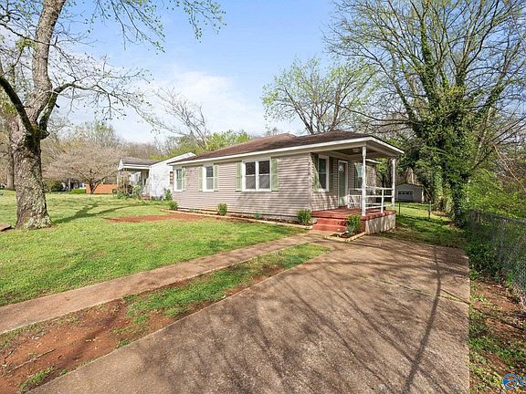 2nd image of 806 Crestline Rd NW