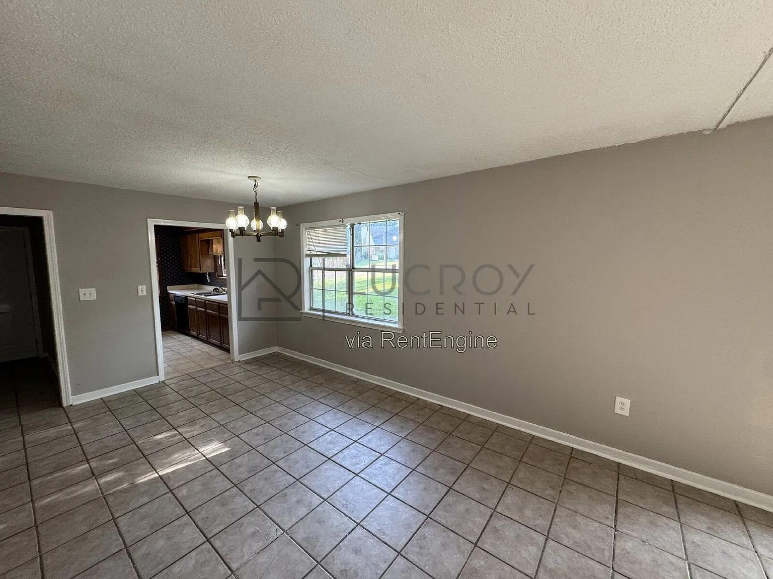 3 bed, 2.0 bath, 1590 sqft, $1,400 — Photo 3