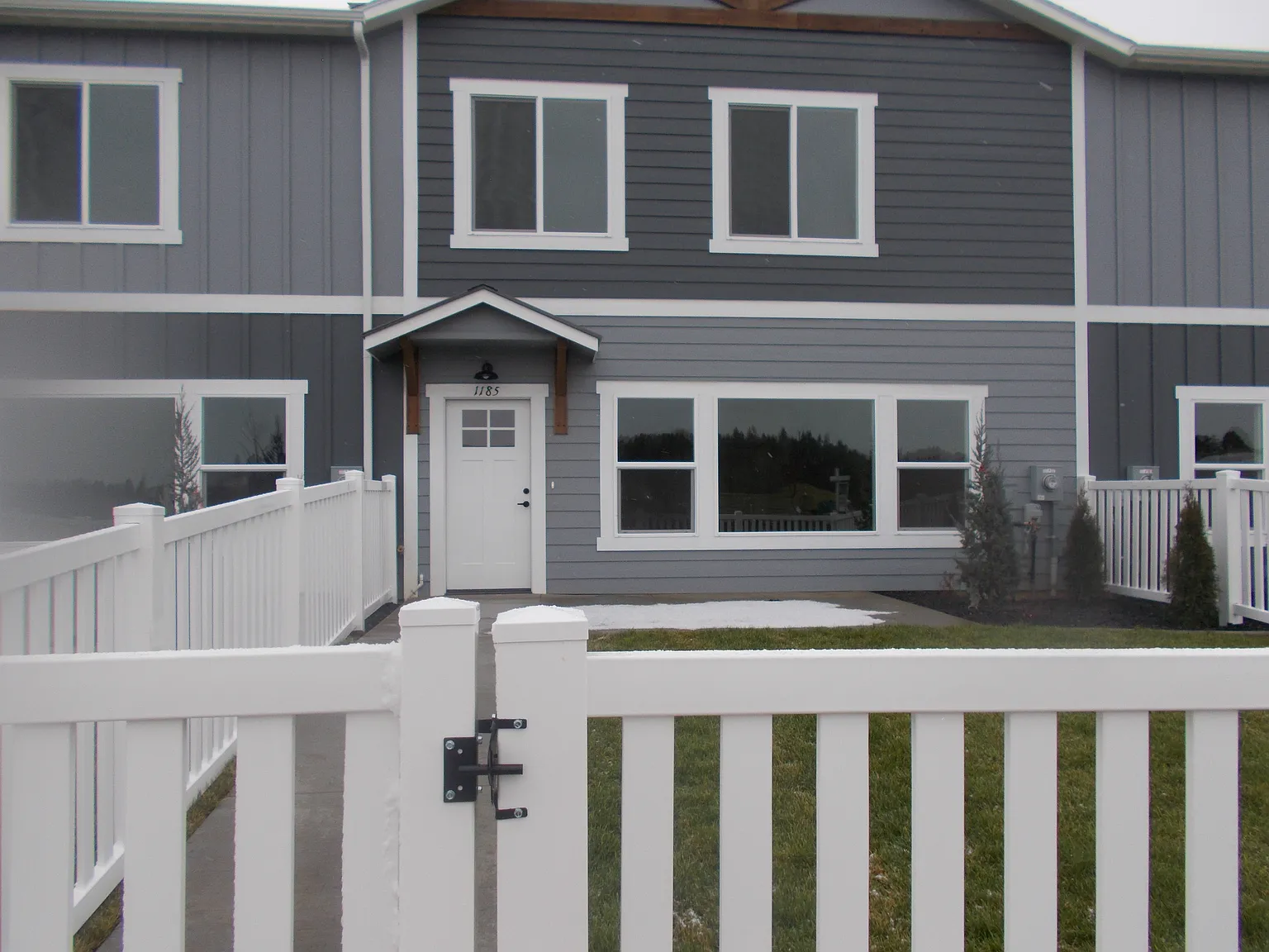 3 bed, 3.5 bath, 2300 sqft, $2,900 — Photo 1