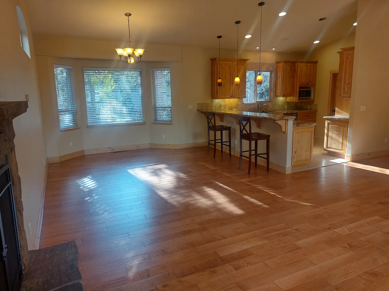 3 bed, 2.5 bath, 2154 sqft, $3,500 — Photo 2