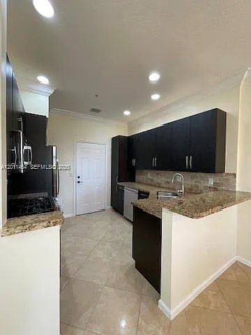 3160 NW 127th Ter #3160 — Photo 5