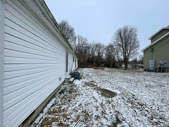 4th image of 613 E Dodge St