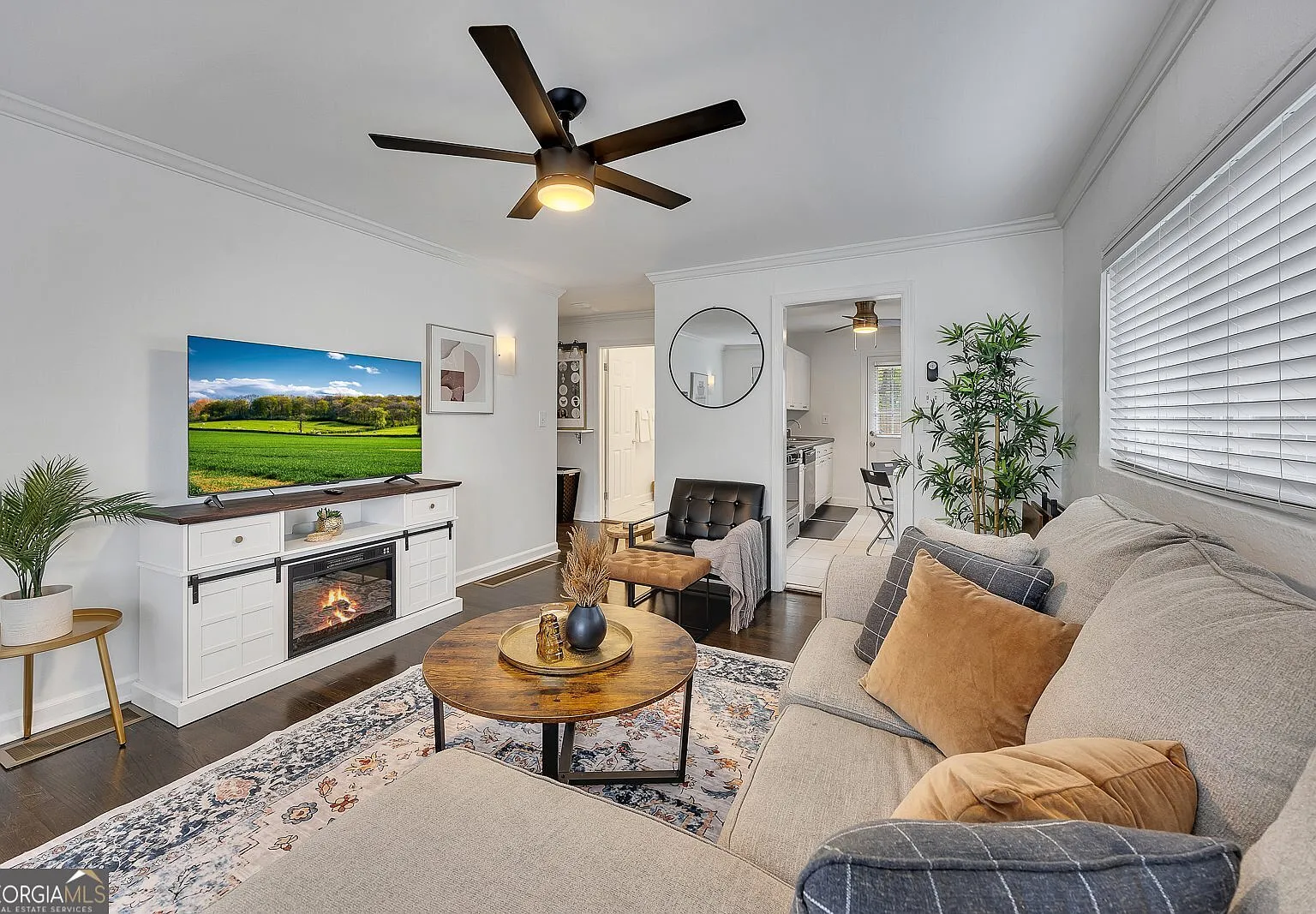 2 bed, 1.0 bath, 1740 sqft, $2,500 — Photo 1