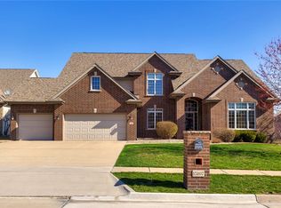 15107 Maple Dr, Urbandale, IA 50323