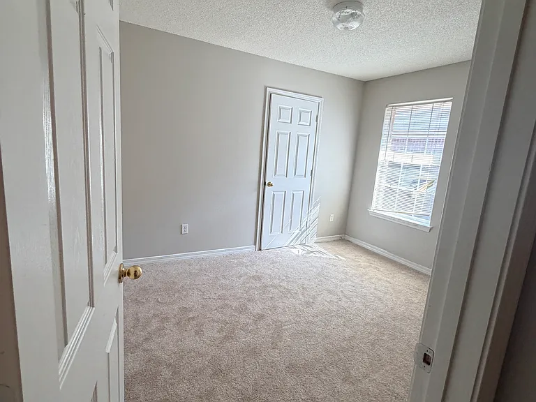 841 Ladner Dr — Photo 8