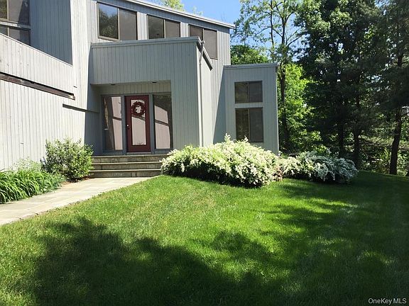 3rd image of 637 Long Hill Road W