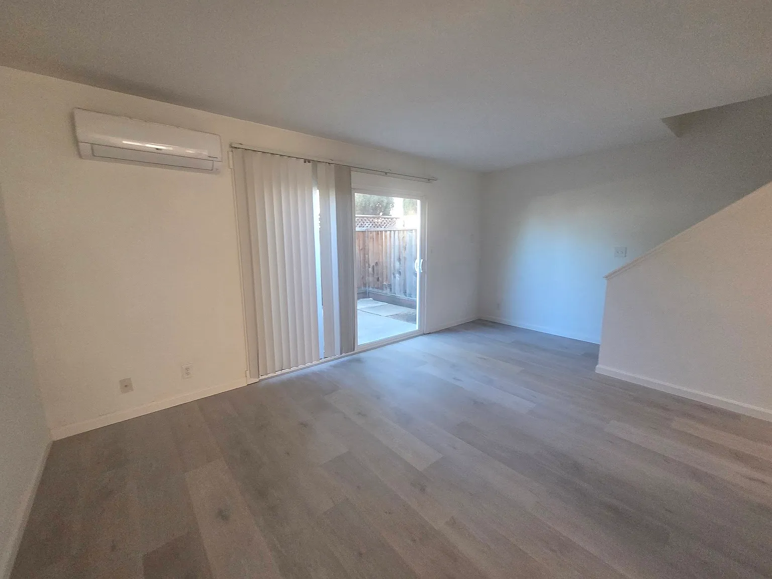 2 bed, 1.5 bath, 1100 sqft, $3,250 — Photo 2