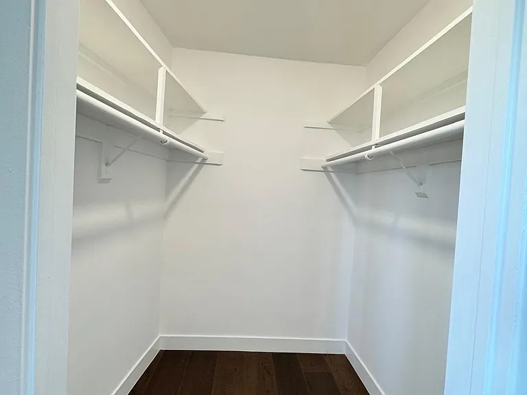 Bedroom Walk In Closet