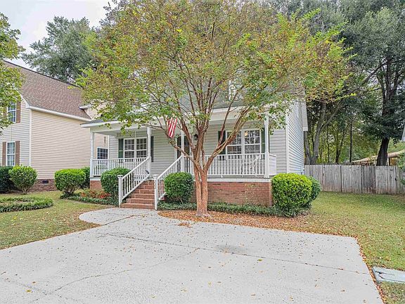 3rd image of 222 Montclaire Cir