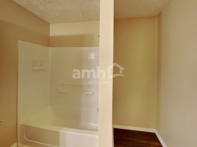2727 Sutherland Dr — Photo 12