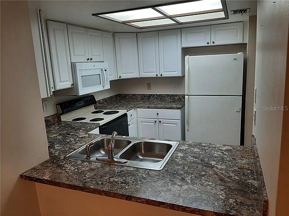 4th image of 7809 Niagara Ave #2105