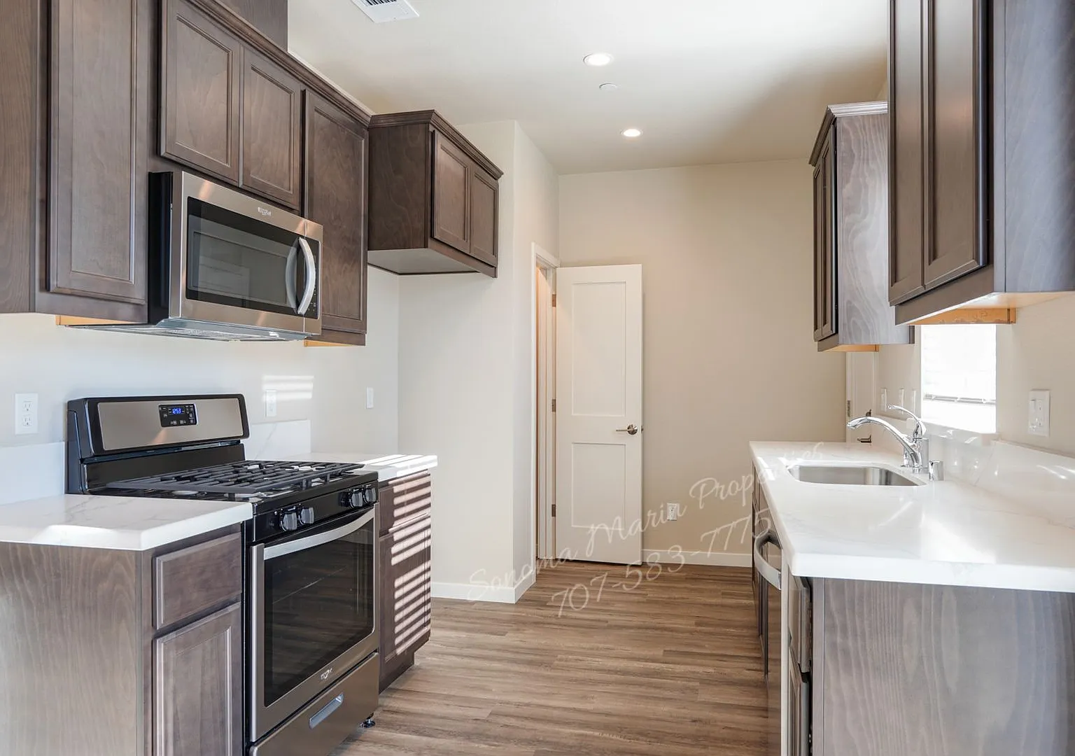 Solar ~ Newer Construction ~ 3 Bedrooms, 2.5 Bath **PG&E Savings — Photo 3