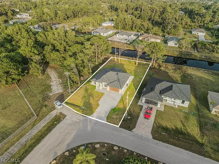 541 Chalet Ave S — Photo 37