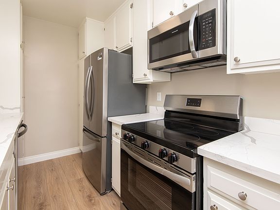 5th image of 11657 Rochester Ave #3