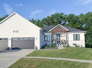 1923 Parthenon, Chatham, IL 62629