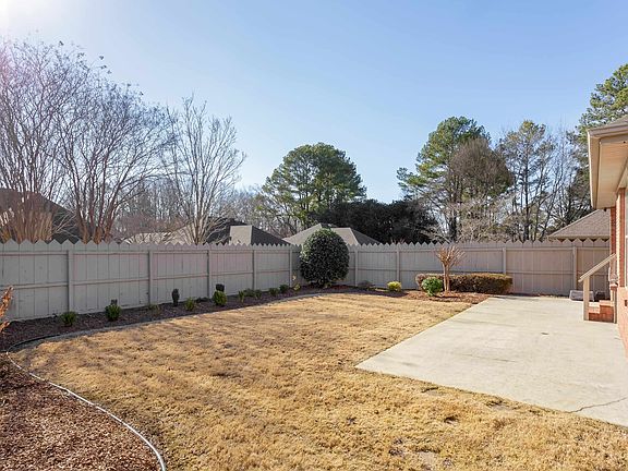 3rd image of 207 Woodbury Ct