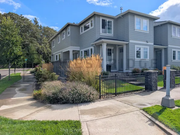 3986 SE Century Blvd, Hillsboro, OR 97123