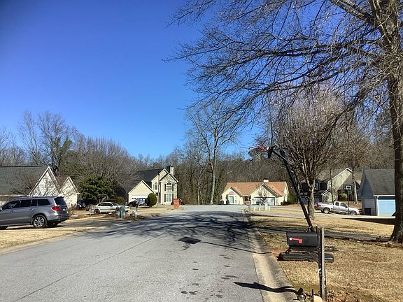 4th image of 635 Clearwater Pl