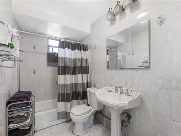 1931 East 52nd Street image 17 of 21