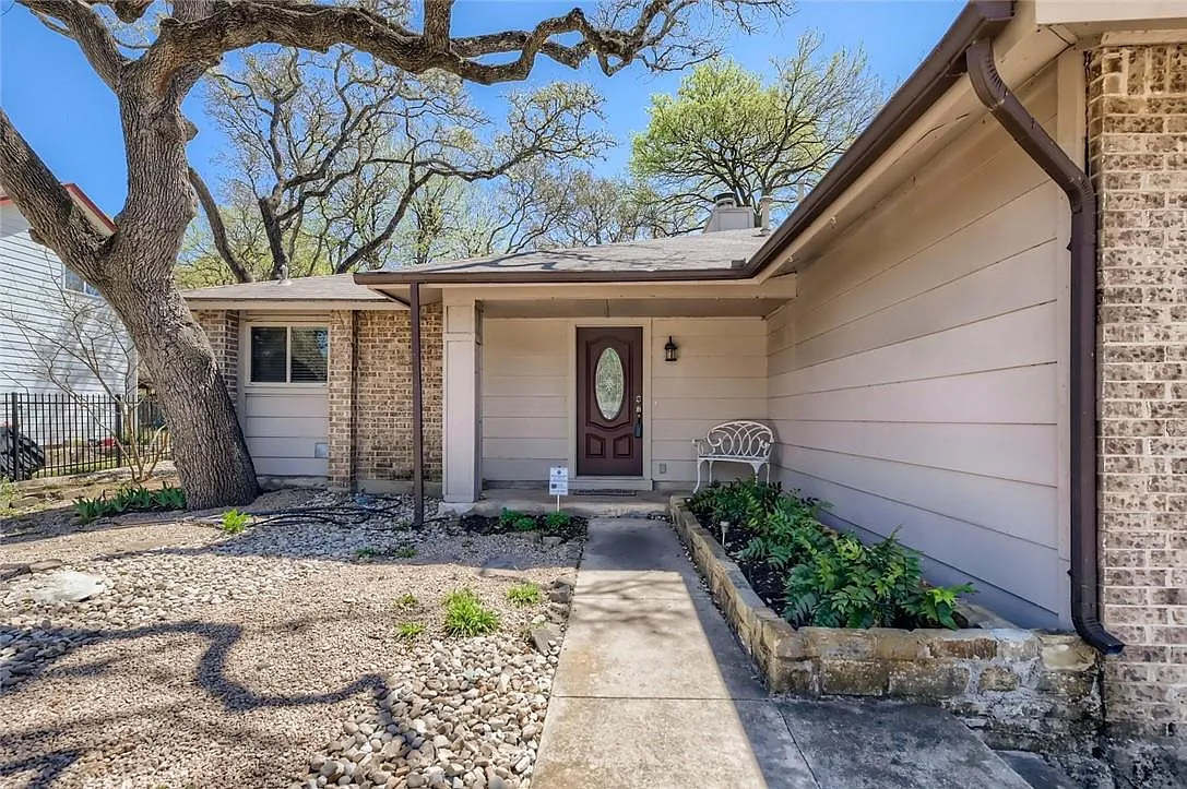 3 bed, 2.0 bath, 1401 sqft, $2,350 — Photo 4