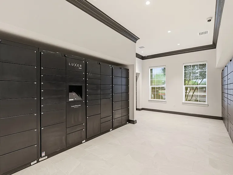 Luxor Package Locker System