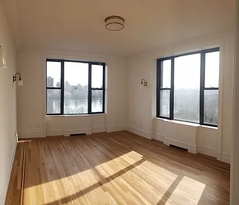 3rd image of 315 West 11s #C-p