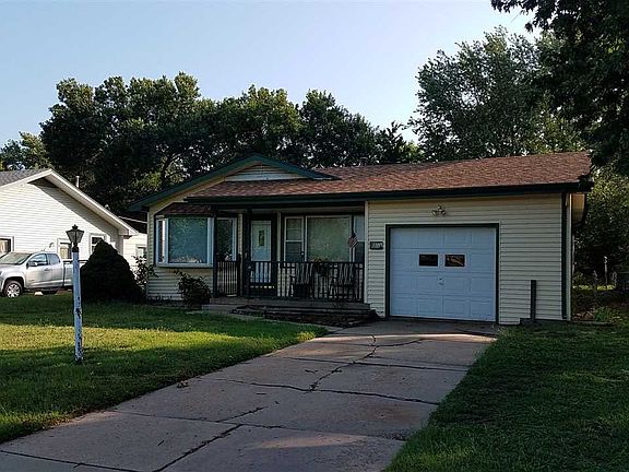 3rd image of 725 McLaughlin Dr