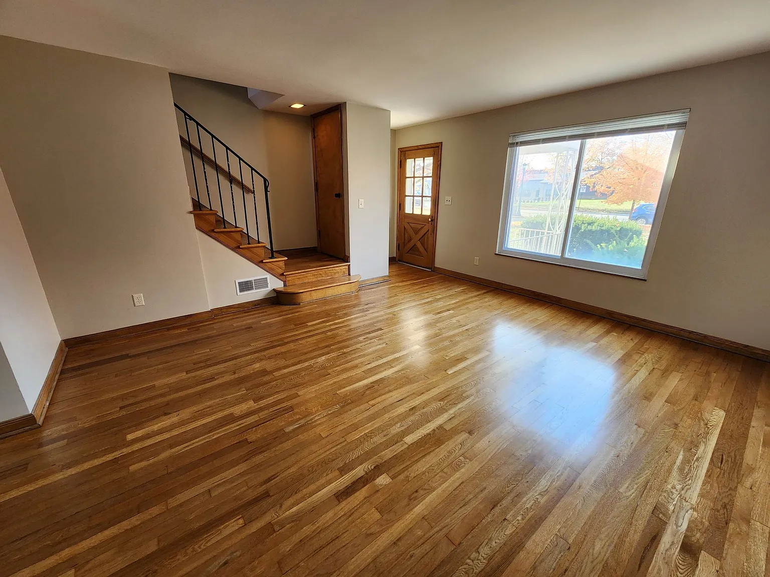 2 bed, 1095 sqft, $1,595 — Photo 2